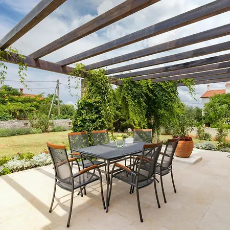 Holiday home Stunning In Pula With Outdoor Swimming Pool