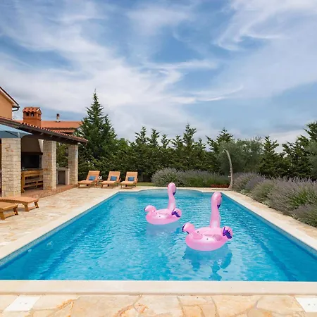 Holiday home Stunning In Pula With Outdoor Swimming Pool Muntic