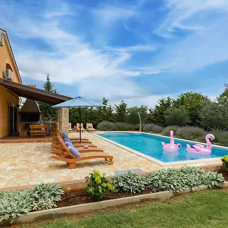 Stunning In Pula With Outdoor Swimming Pool Muntic