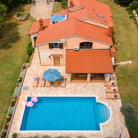 Stunning In Pula With Outdoor Swimming Pool Muntic