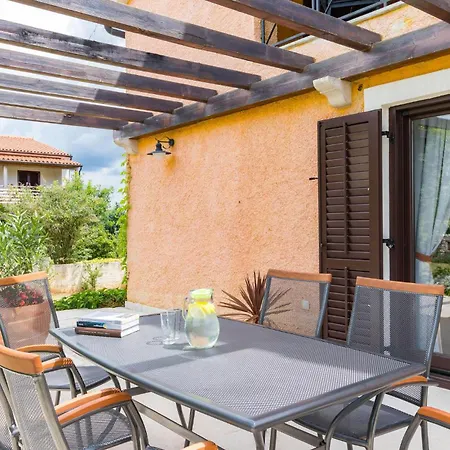 Holiday home Stunning In Pula With Outdoor Swimming Pool