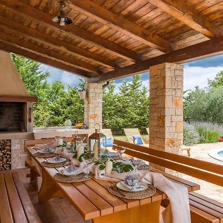 Holiday home Stunning In Pula With Outdoor Swimming Pool