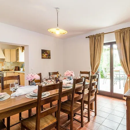 Holiday home Stunning In Pula With Outdoor Swimming Pool *