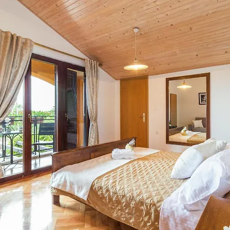 Holiday home Stunning In Pula With Outdoor Swimming Pool Muntic