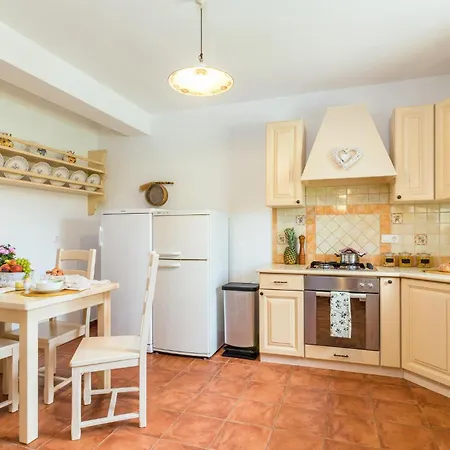 Holiday home Stunning In Pula With Outdoor Swimming Pool Muntic