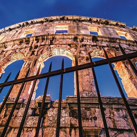 Stunning In Pula With Outdoor Swimming Pool Muntic