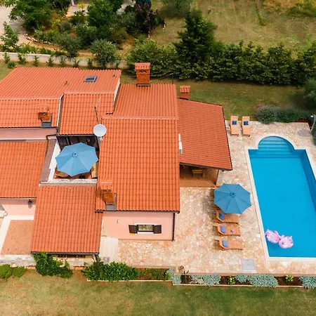 Holiday home Stunning In Pula With Outdoor Swimming Pool Muntic
