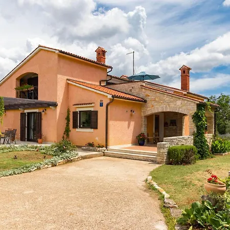 Holiday home Stunning In Pula With Outdoor Swimming Pool Muntic